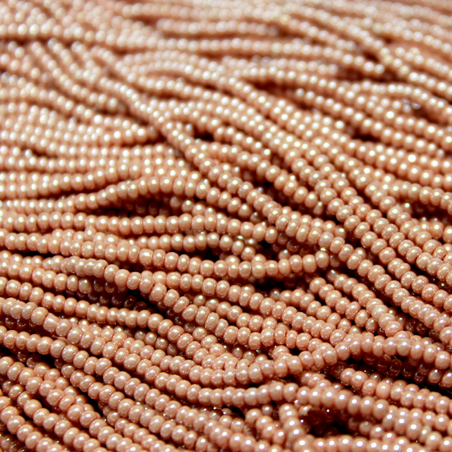11/0 Czech Opaque Cheyenne Pink Luster - 1173