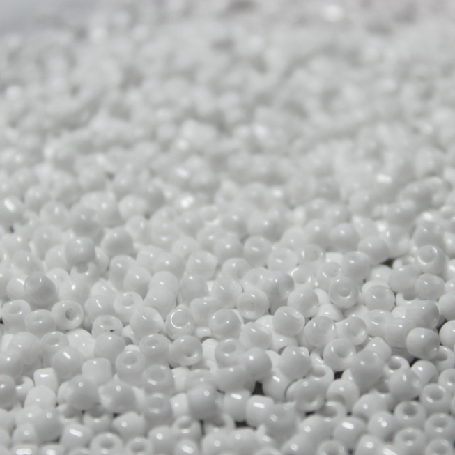 Opaque Chalk White ~ 8/0 JSB 402