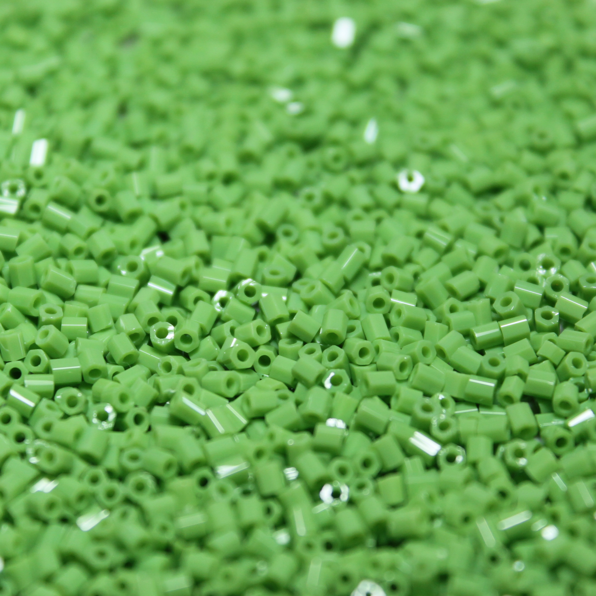 Opaque Apple Green ~ 11/0 HEX 411I