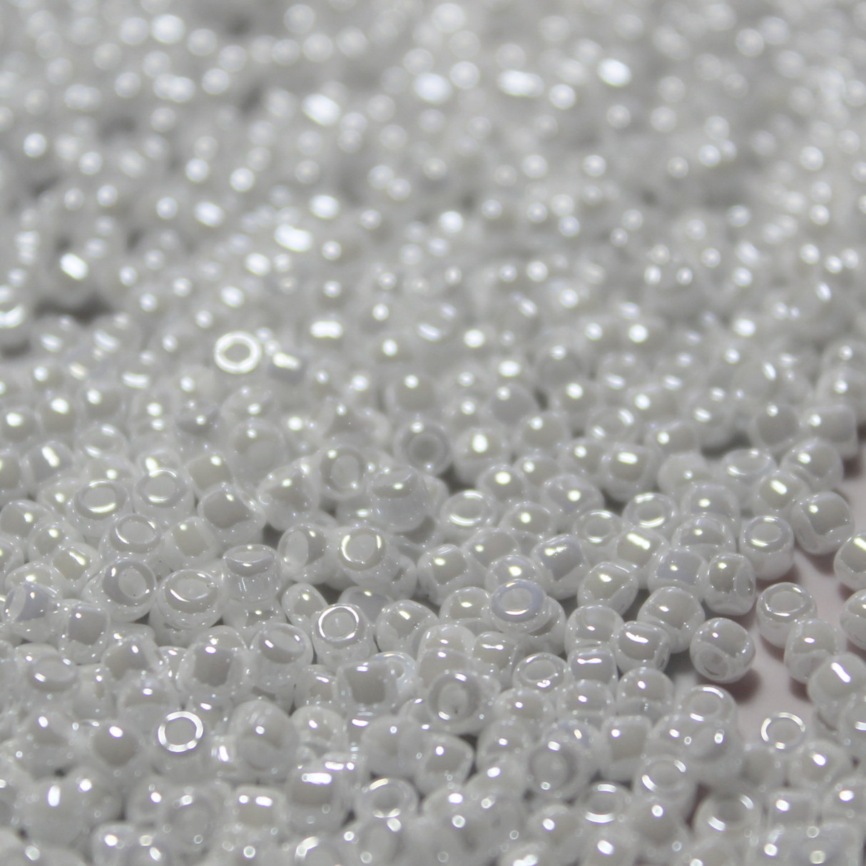 Opaque White Luster ~ 8/0 JSB 420