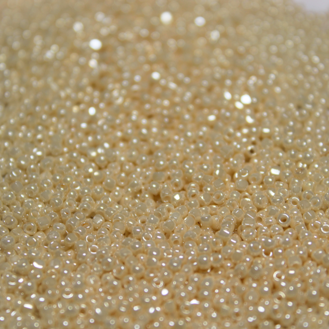 *CLOSEOUT CLEARANCE * Opaque Cream Beige Luster ~ 12/0 3CUT 421A