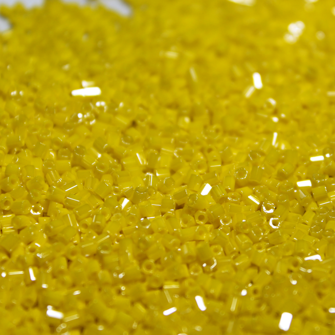 Opaque Dark Yellow Luster ~ 15/0 HEX 422A