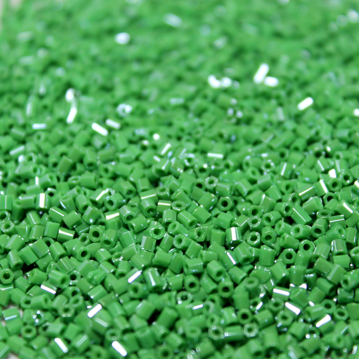 Opaque Green Luster ~ 11/0 HEX 431