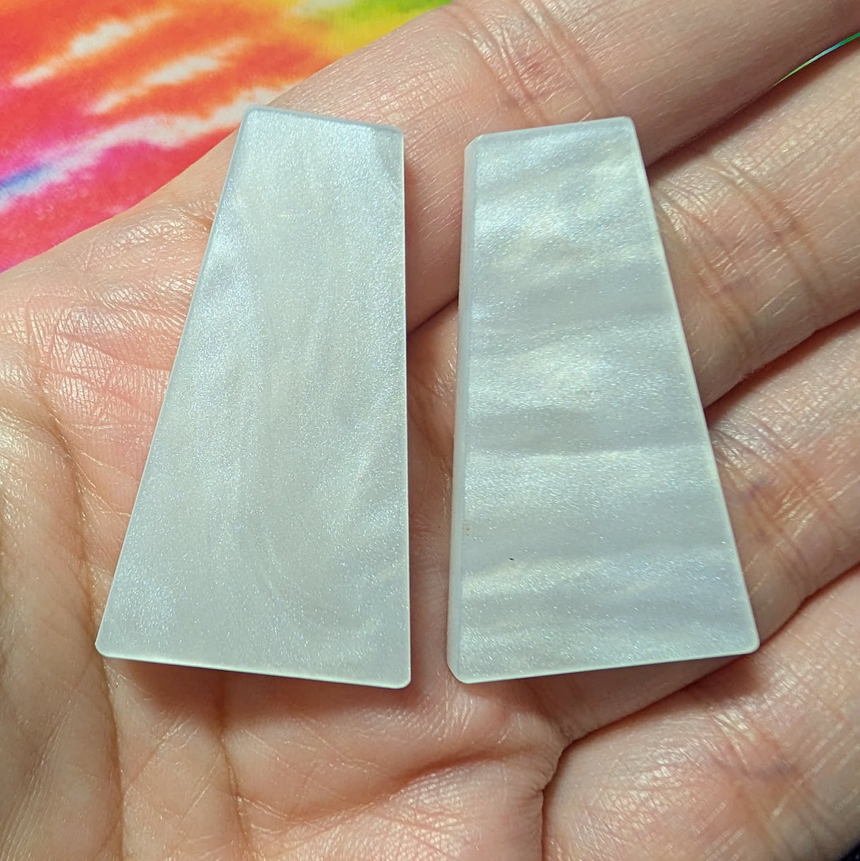 1.5" White Pearl Trapezoid Acrylic - S47