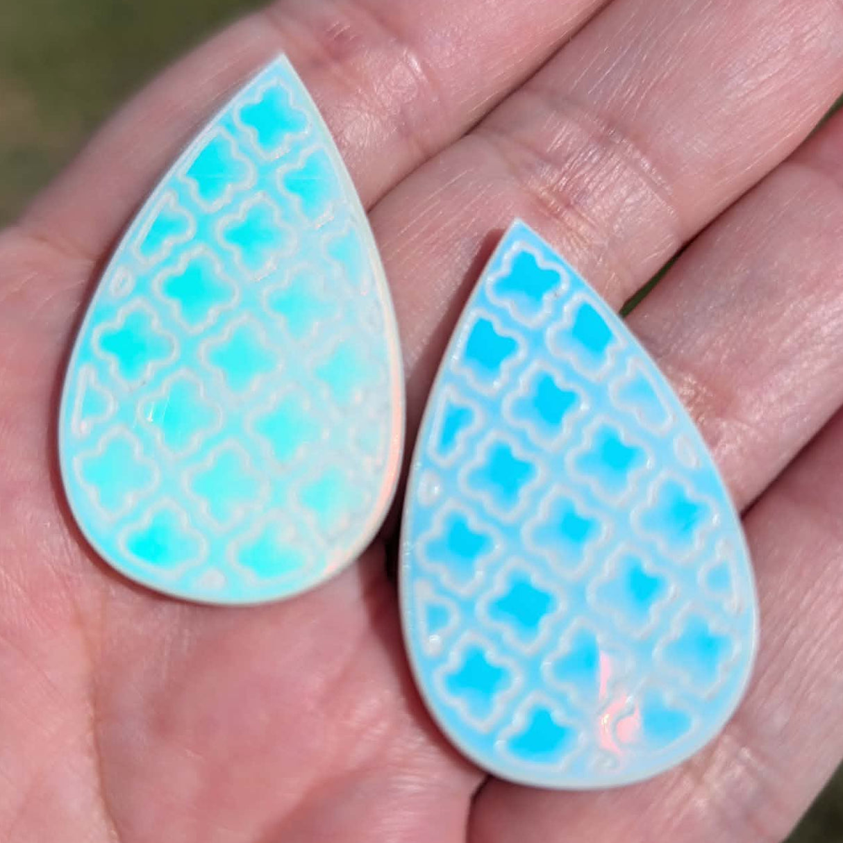 1 1/2" White Iridescent Lattice Acrylic Teardrop Cabochons - P131