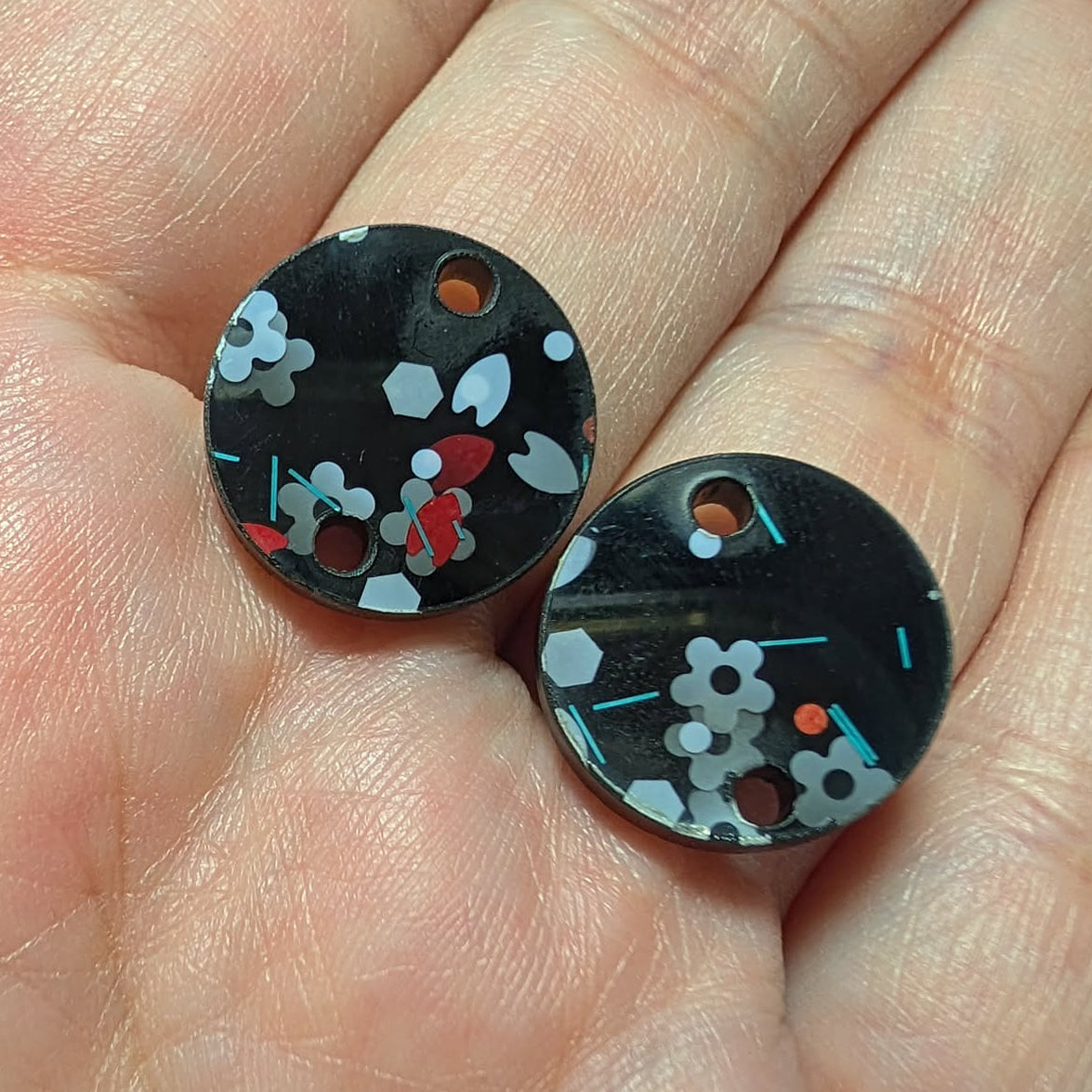 5/8" Acrylic Black Cherry Blossom Round Connectors - P155