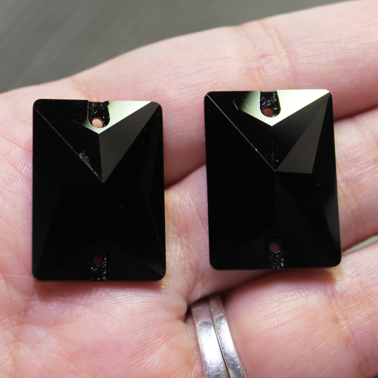 18x25mm (1 pr) Black Glass Rectangle Rhinestone - C235