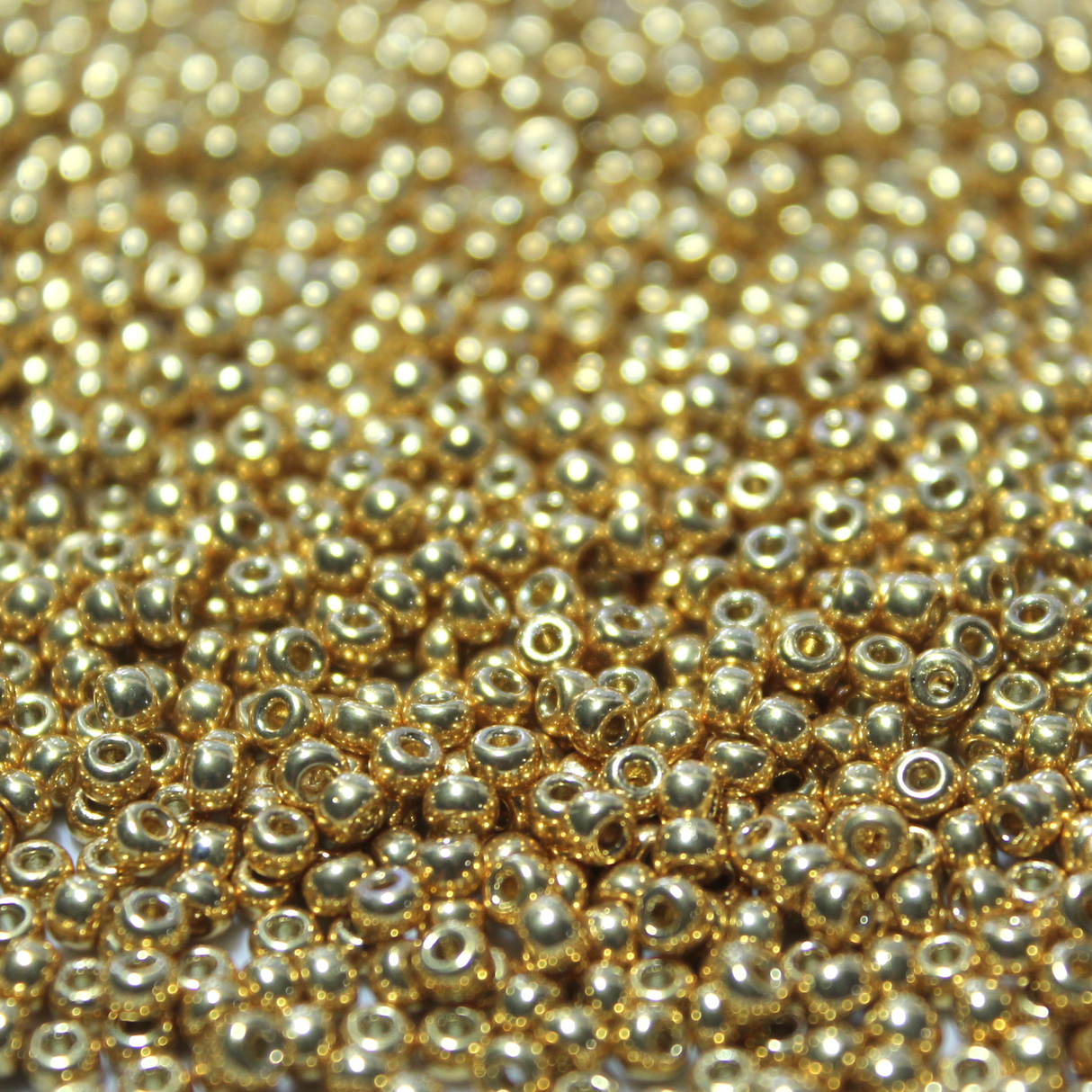 Duracoat Galvanized Metallic Medium Gold ~ 8/0 JSB D4202