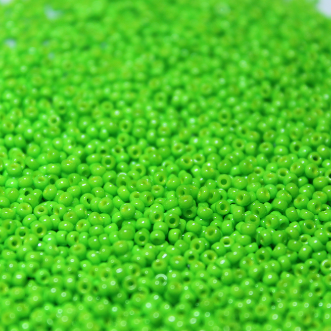 Opaque Duracoat Kiwi ~ 11/0 JSB D4471