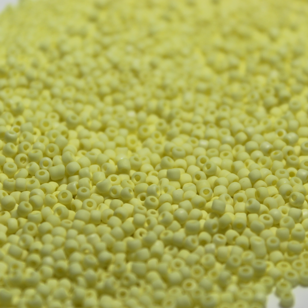 Opaque Matte Lemon Drop ~ 11/0 JSB F422F