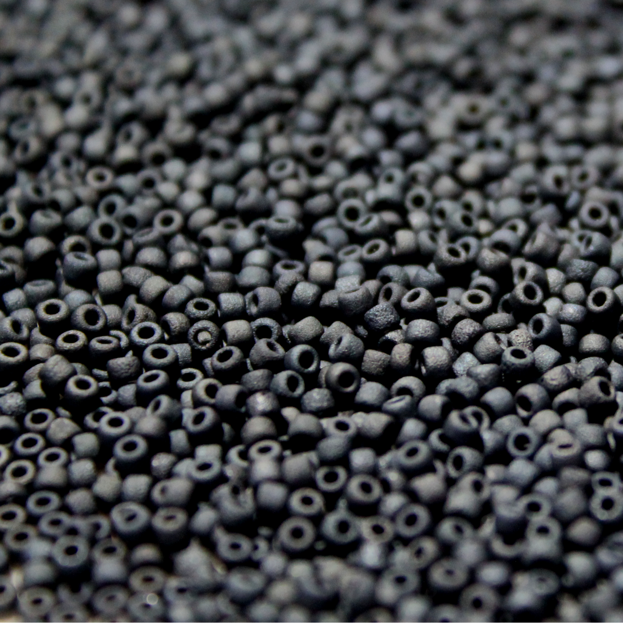 Opaque Matte Charcoal ~ 15/0 JSB F451