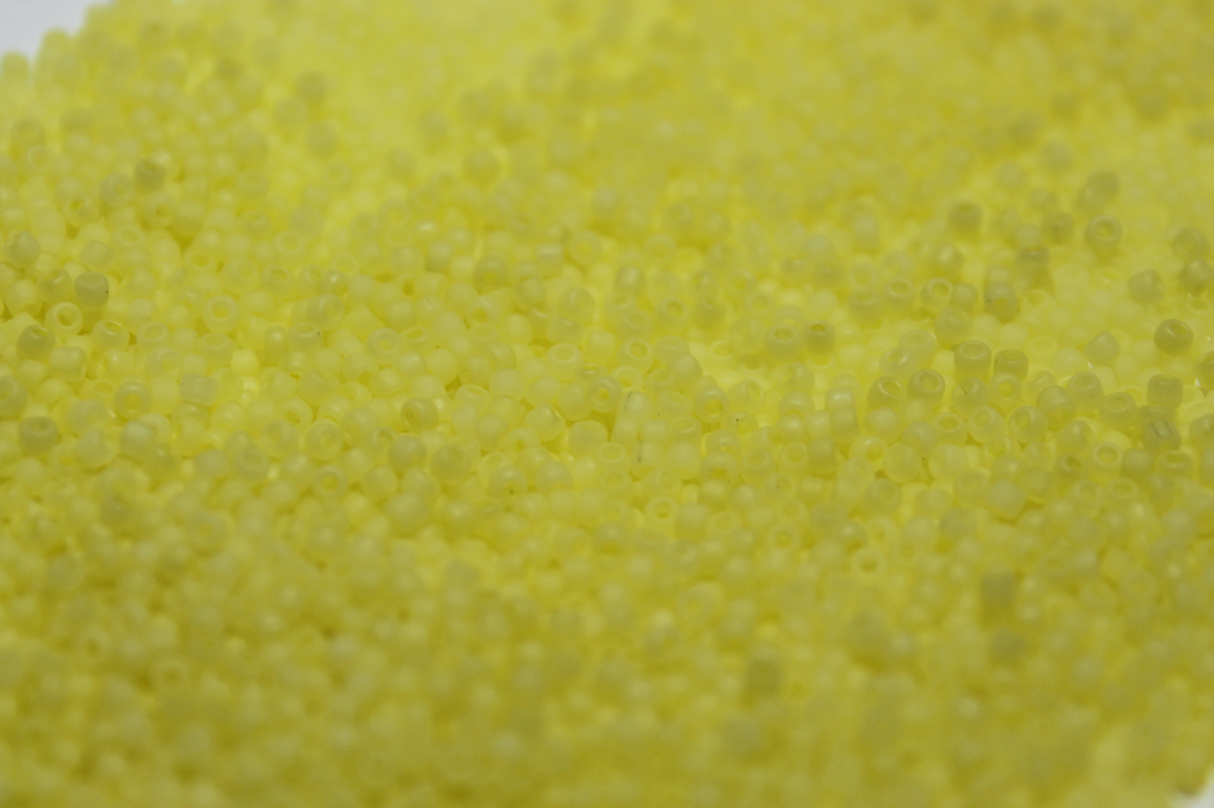 Frosted Lemon Ice ~ 11/0 JSB F514A