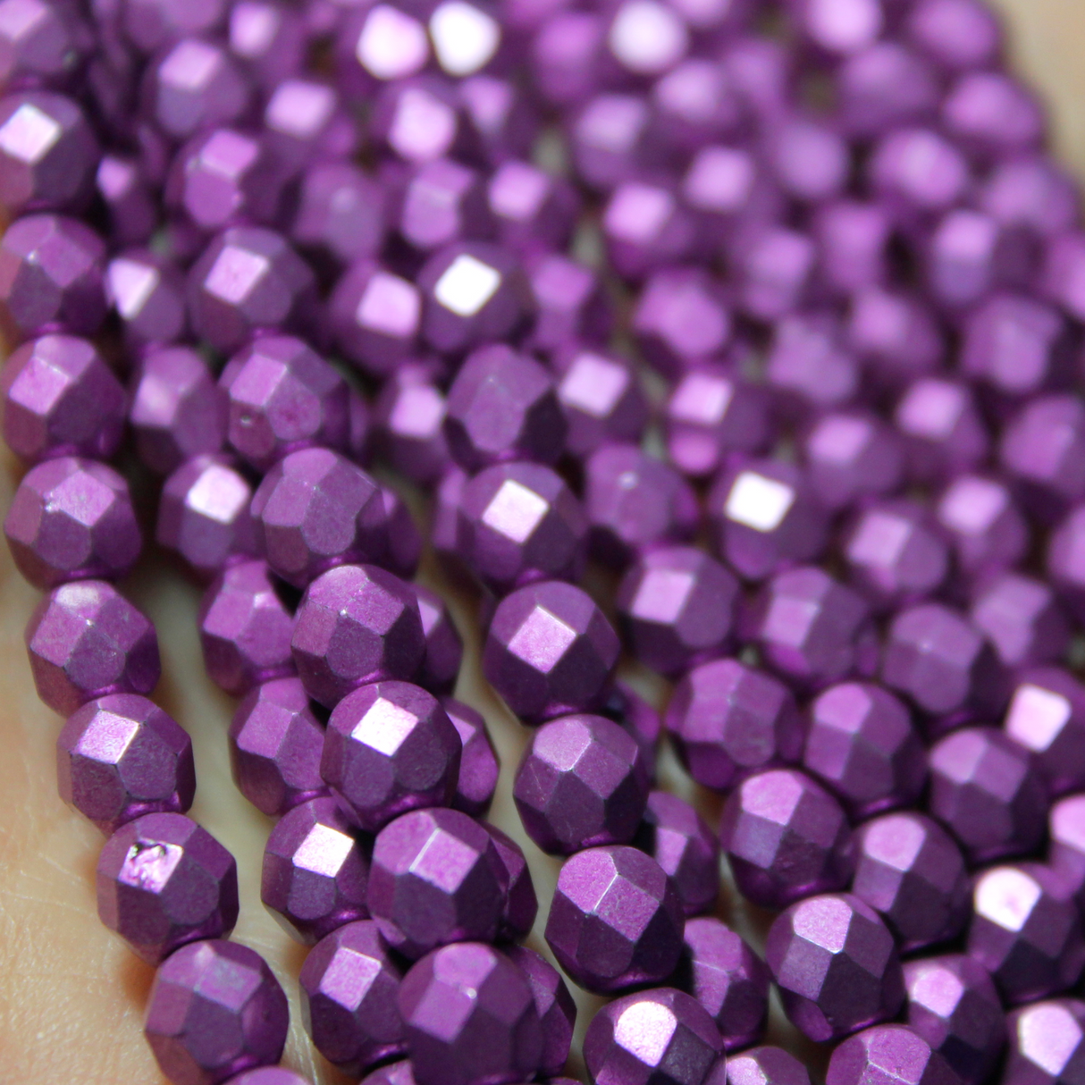 6mm Czech Saturated Metallic Spring Crocus - F606