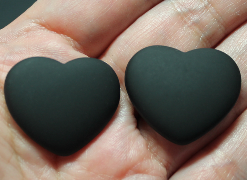 23x27 mm Matte Heart Resin Cabochon Black - P90