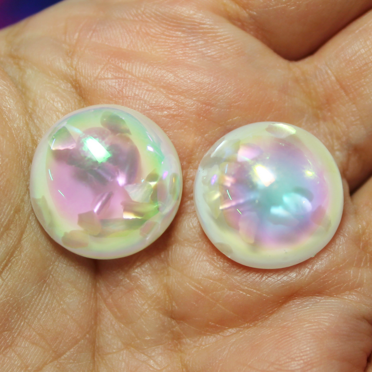 White Round Resin & Shell AB Cabochons - S145