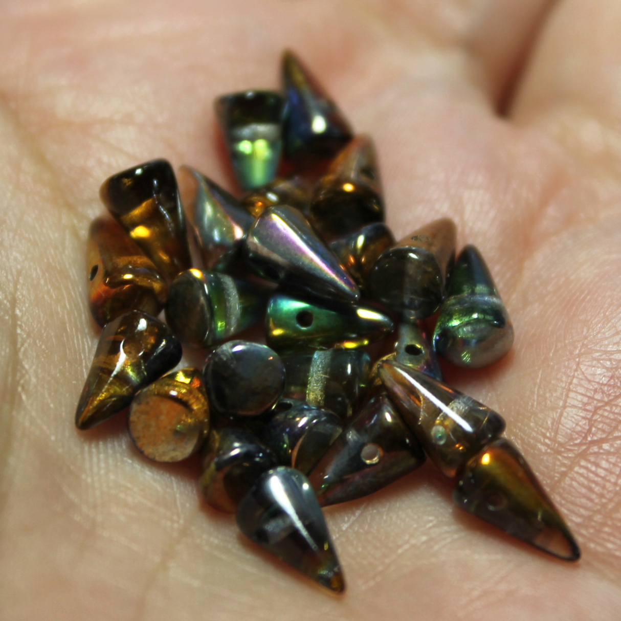 5x8mm Spike (24pcs) Magic Topaz ~ Spike 58