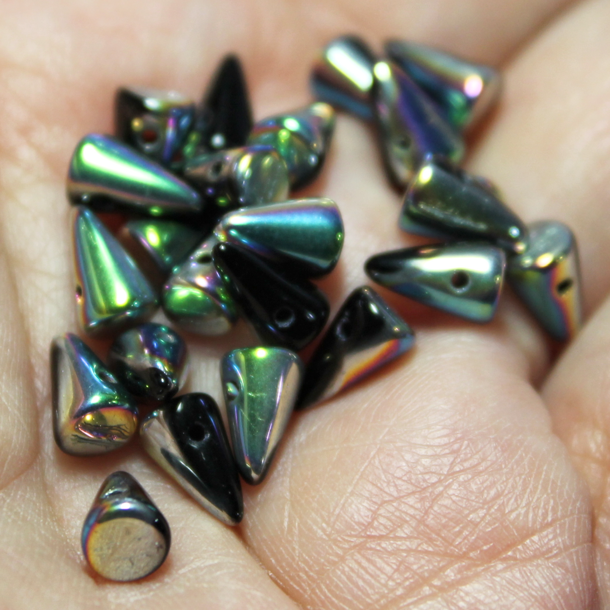 5x8mm Spike (24 pcs) Black Vitrail ~ Spike 56