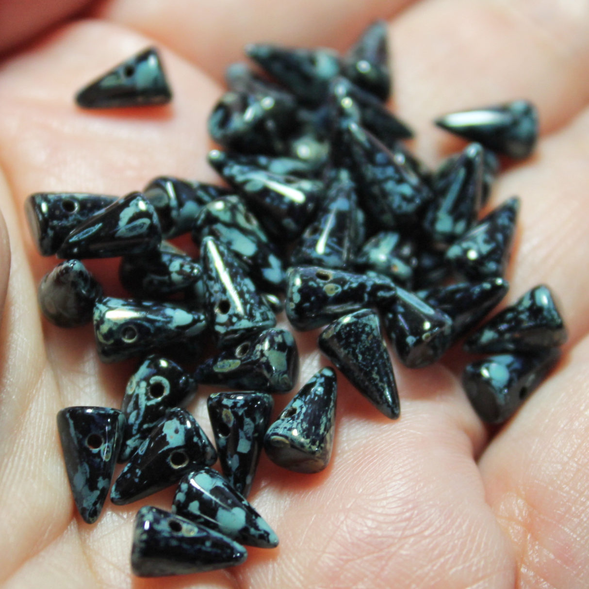 5x8mm Spike (48pcs) Black Picasso ~ Spike 57