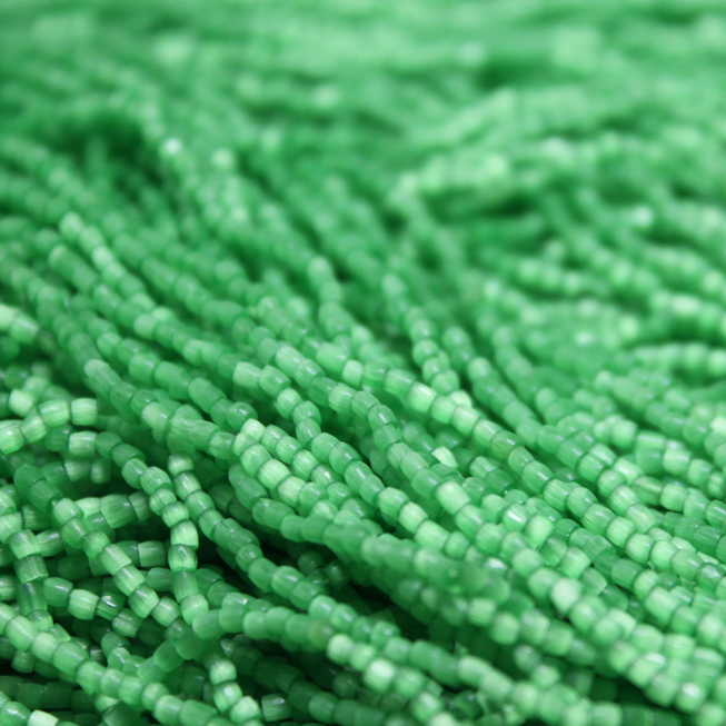 9/0 Tri-Cut Green Satin - 9T10