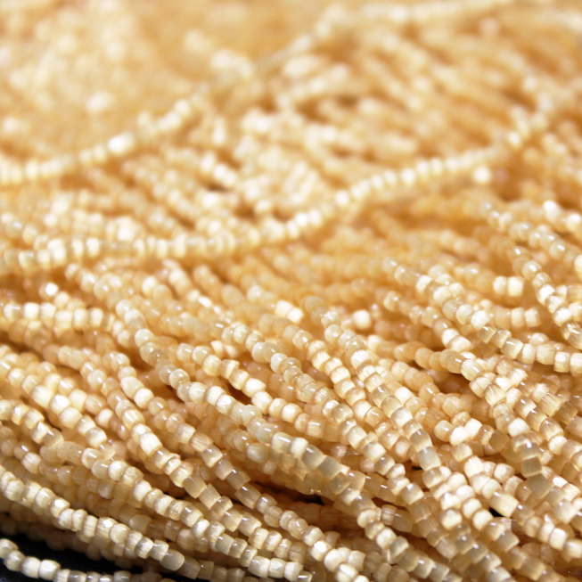 9/0 Tri-Cut Topaz Satin - 9T17