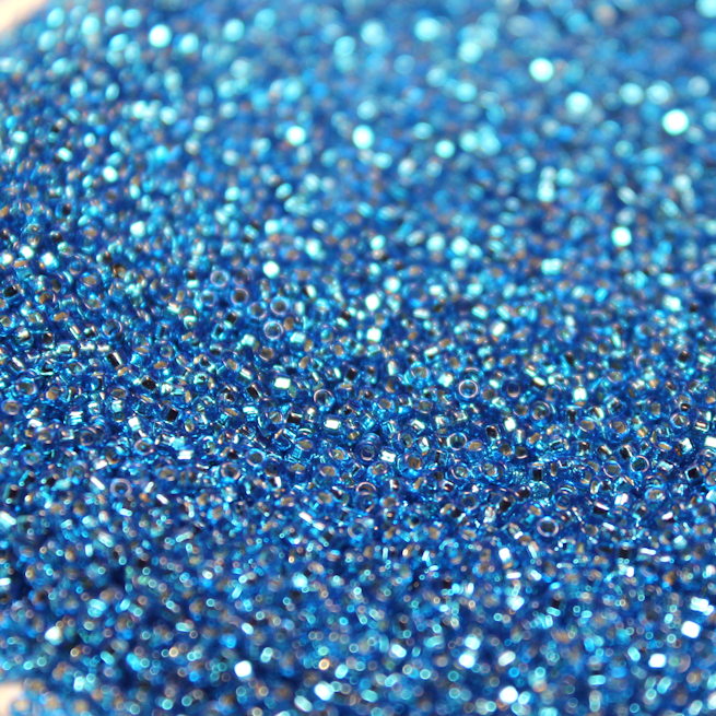 Silver Lined Capri Blue ~ 15/0 JSB 32