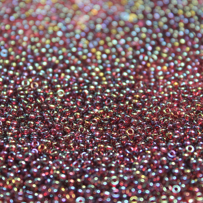 ** CLOSE OUT ** Transparent Rainbow Rio Red ~ 11/0 JSB 322J