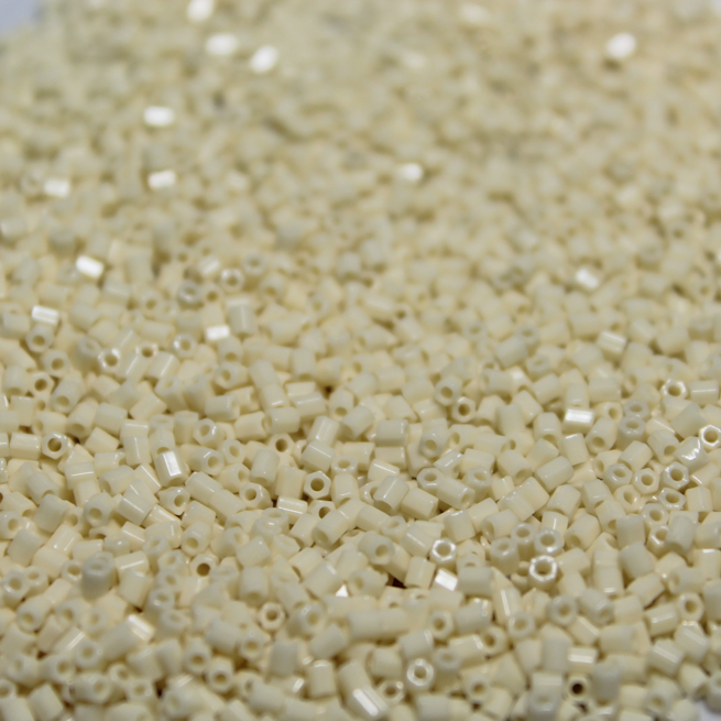 Opaque Eggshell ~ 11/0 HEX 403