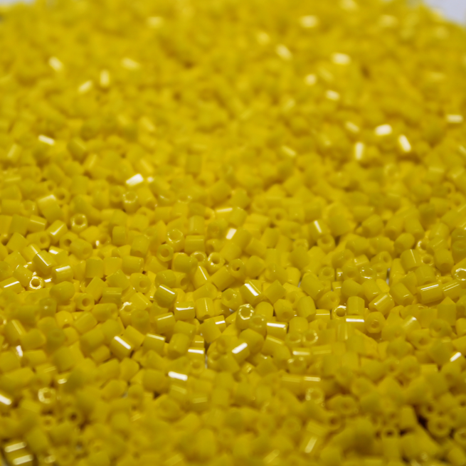 Opaque Canary Yellow ~11/0 HEX 404A
