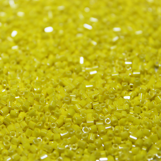 Opaque Yellow Luster ~ 11/0 HEX 422