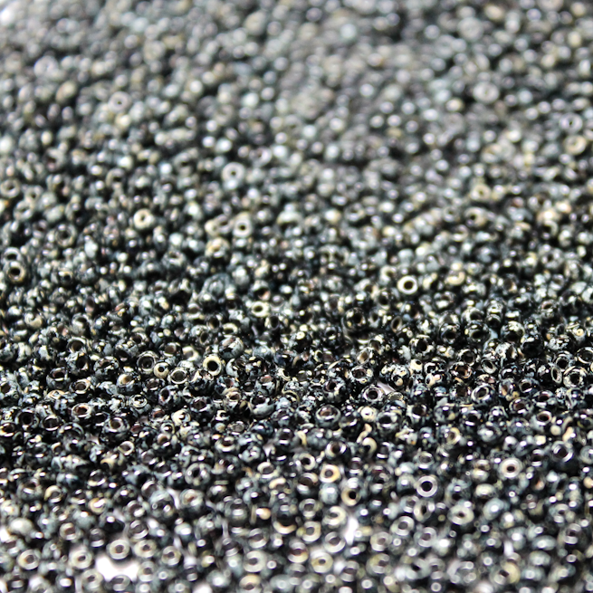 Picasso Opaque Smoky Black ~ 11/0 JSB 4511