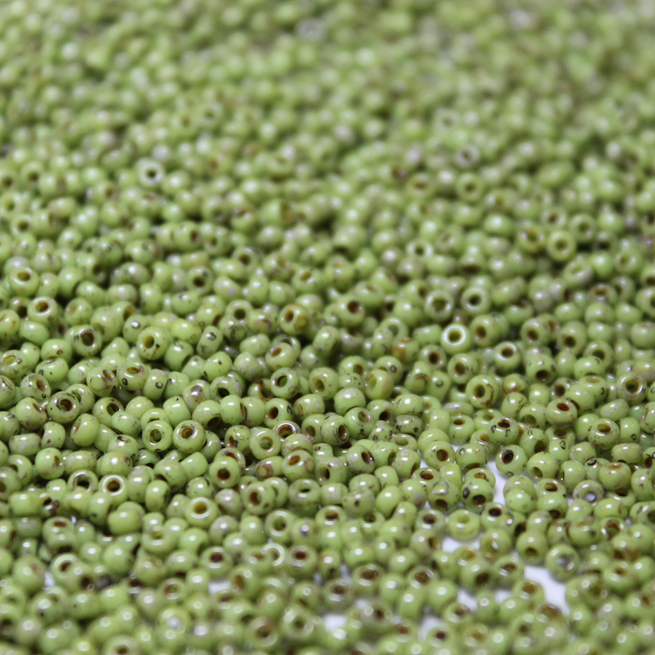 Picasso Opaque Chartreuse ~ 8/0 JSB 4515