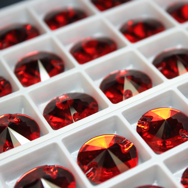 18mm Light Siam Red Rivoli Rhinestone - C170