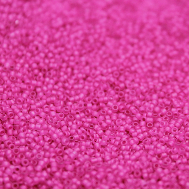 Frosted Neon Fuchsia ~ 15/0 JSB F209