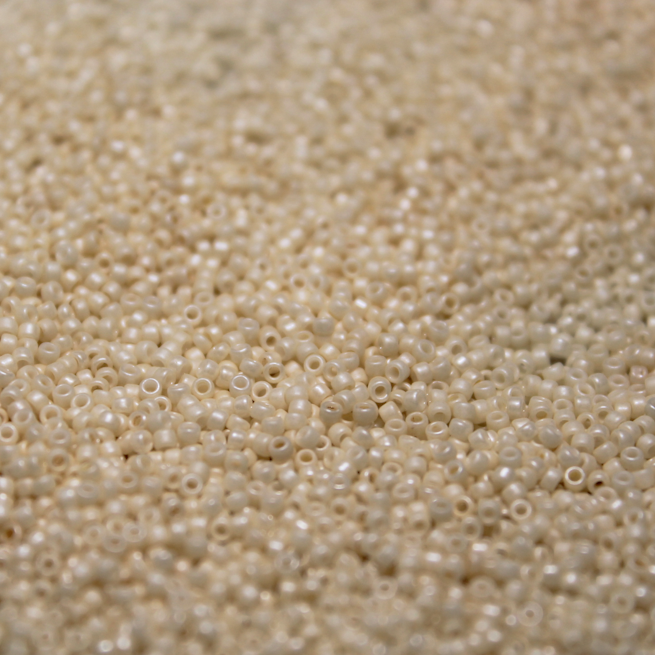 Opaque Matte Pearl Buttercream ~ 11/0 JSB F400