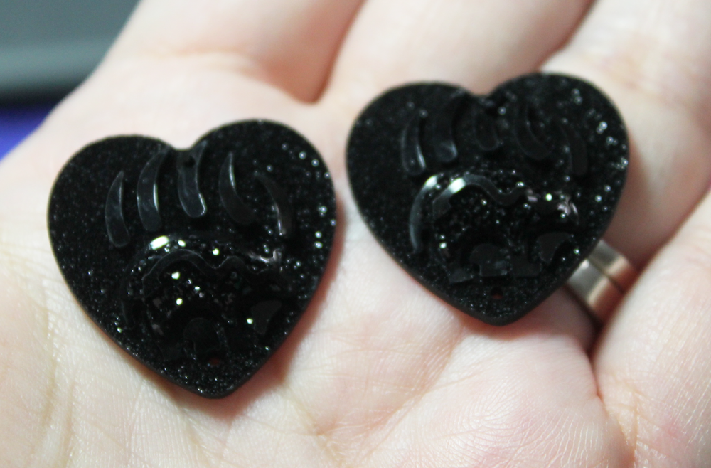 Black Bear Paw heartline Heart Resin sew on Gems - S175