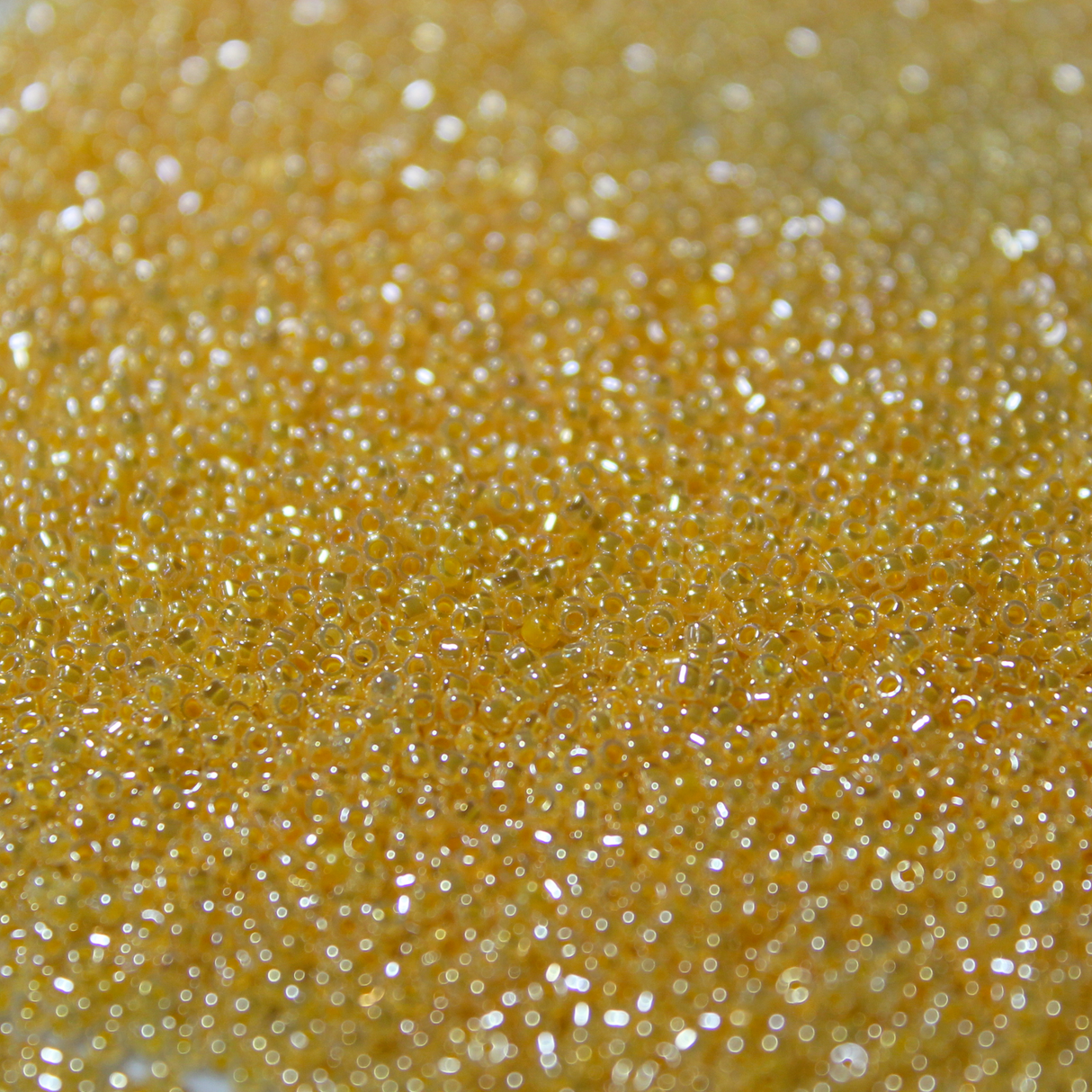 Light Daffodil Ceylon ~ 15/0 JSB 516A