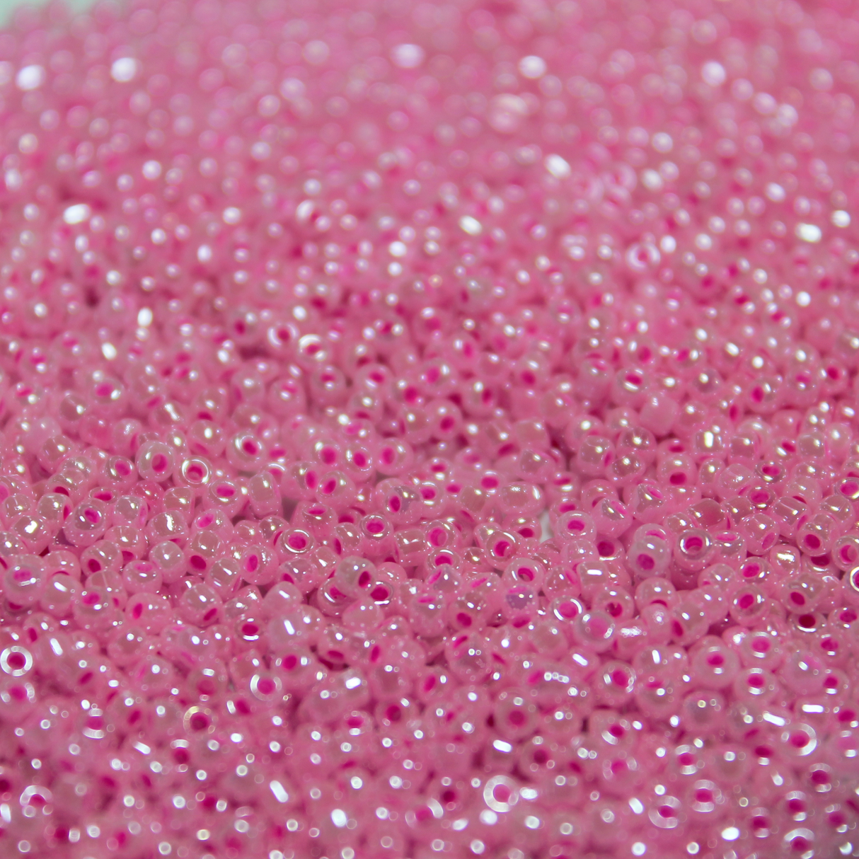 Neon Ceylon Luster Raspberry ~ 11/0 JSB 535H