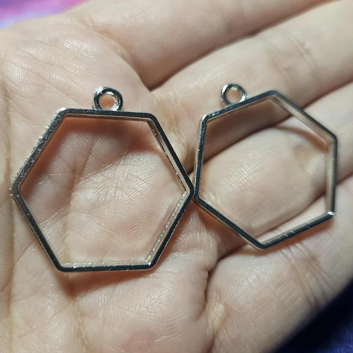 Special Buy #5 - 1 pair silver-toned hexagon open bezel/bead frame