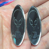 1¾"  Alien Peek-A-Boo Oval Mirror - S83