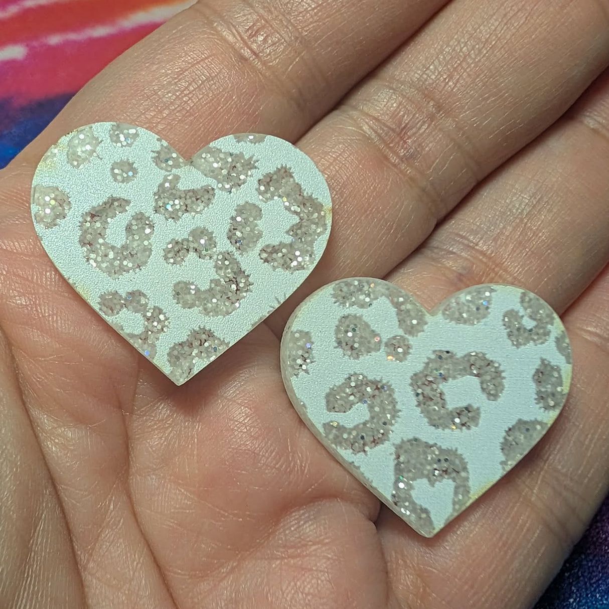 1" White Cheetah Acrylic Glitter Heart Cabochons - S13