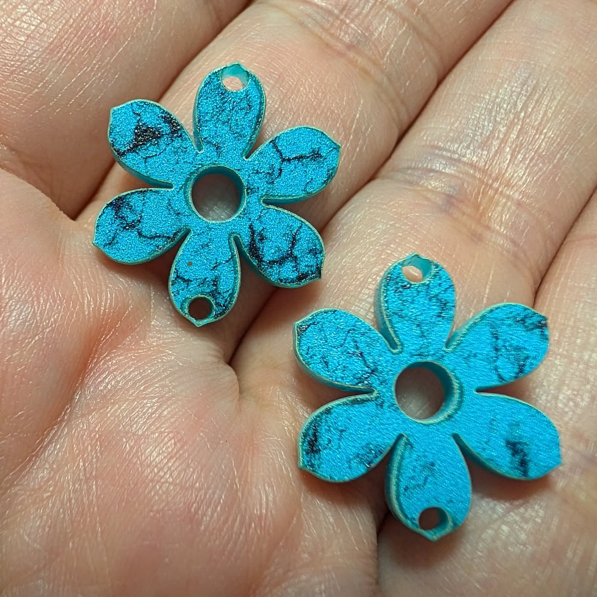 5/8" Acrylic Turquoise Daisy  Connectors - P148