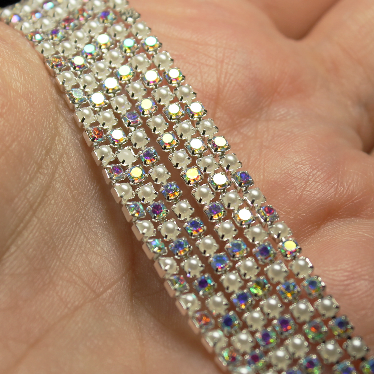 5 yards SS6 Alternating White Pearl/Clear AB on Silver Banding - MB9