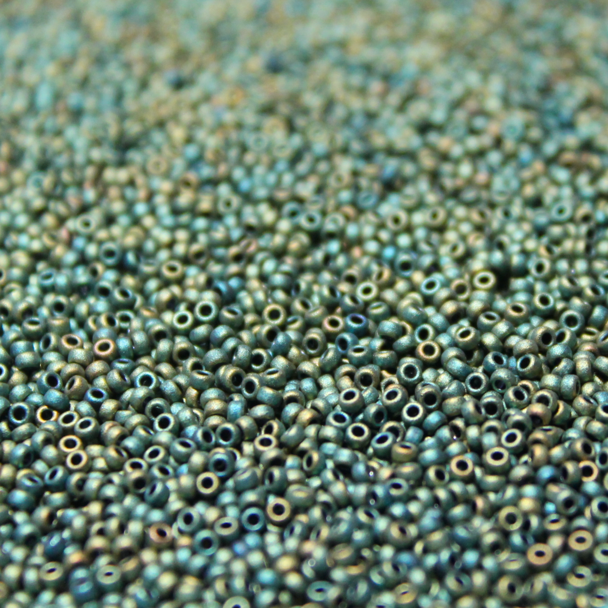 *CLOSEOUT CLEARANCE * Matte Metallic Golden Green AB ~ 15/0 JSB F460E