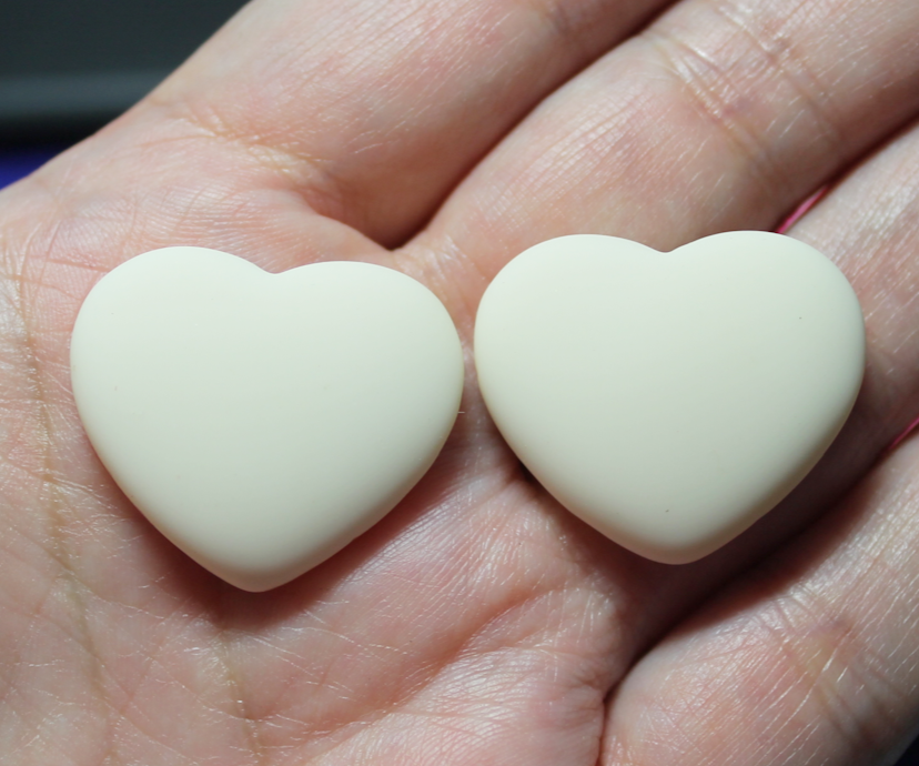 23x27 Matte Heart Resin Cabochon White Chocolate - P83