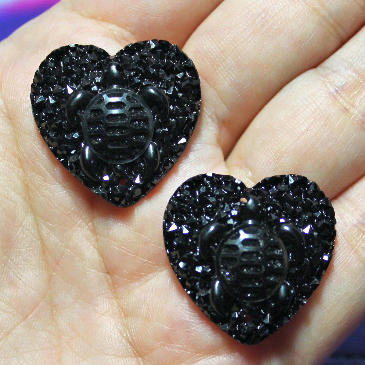 Black Turtle heart Resin sew on Gems - S102