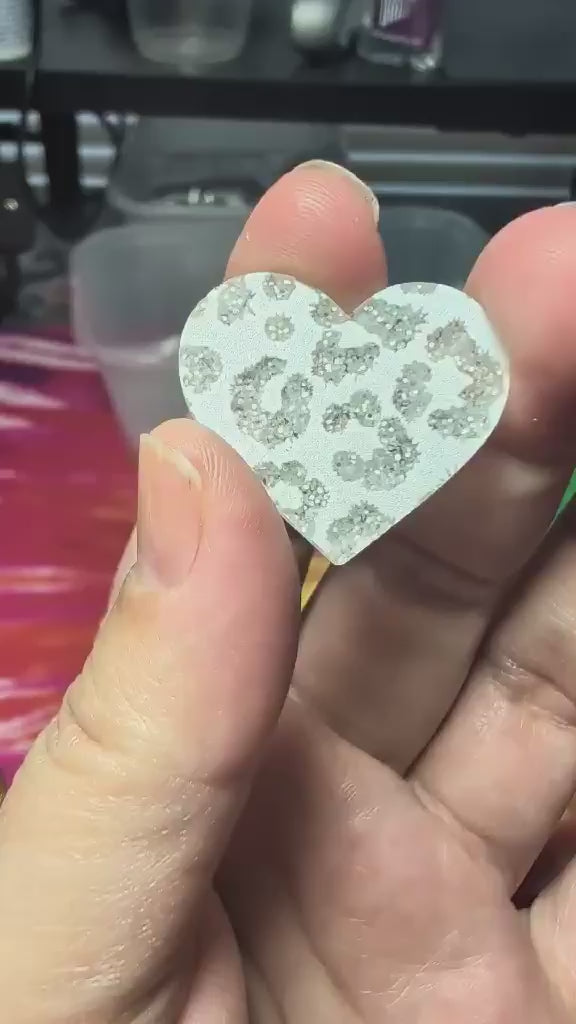 1" White Cheetah Acrylic Glitter Heart Cabochons - S13