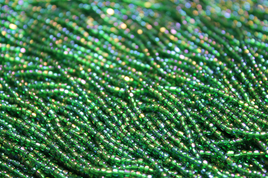 ***CLOSEOUT *** 9/0 Tri-Cut Transparent Emerald Green Iris - 9T107