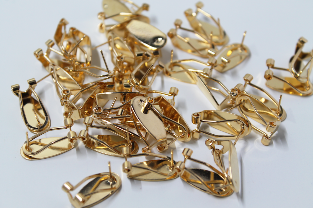 18 pr Gold Hypoallergenic Fingernail Posts