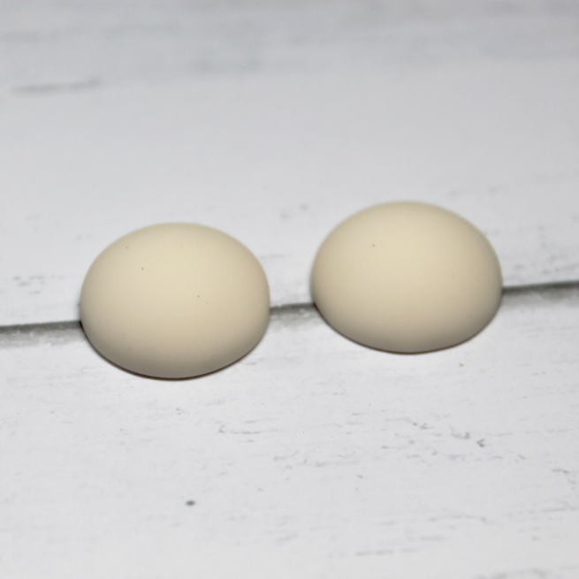 18mm Matte Round Resin Cabochon White Chocolate - P13